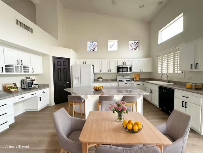 Building Photo - Stunning 3-bedroom, 2.5-bathroom home