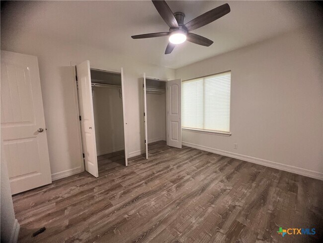 Foto del edificio - 1033 Parkview Dr