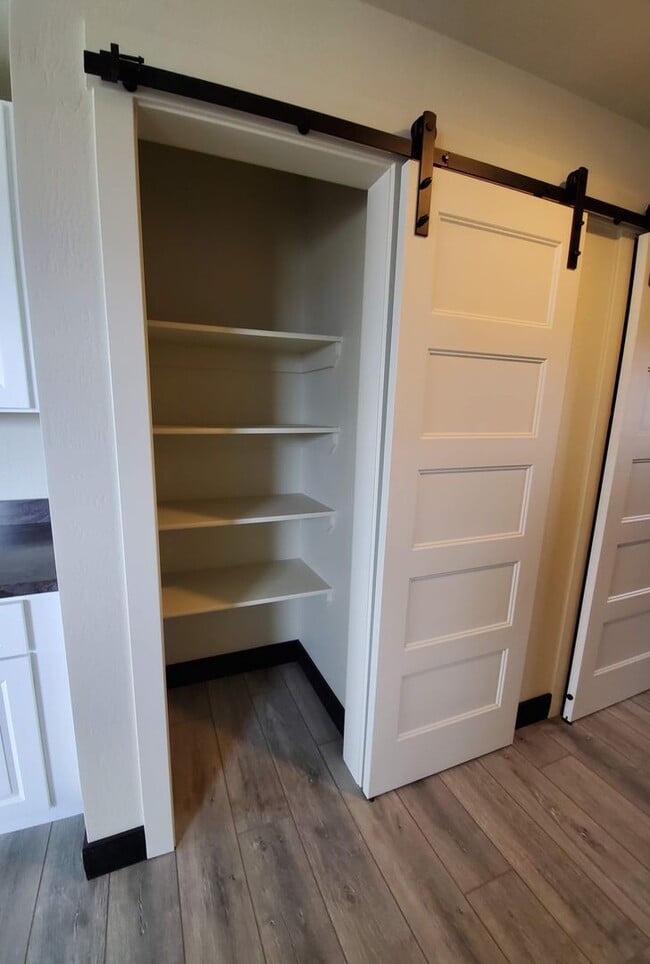 Building Photo - 825 S Camas Ln