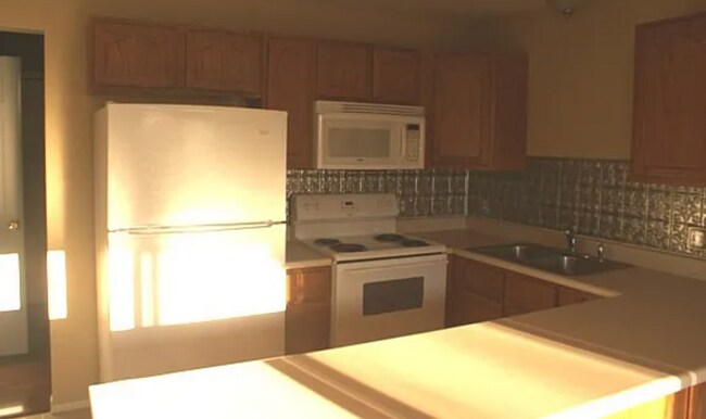 Building Photo - 10661 Midland Manor Ct