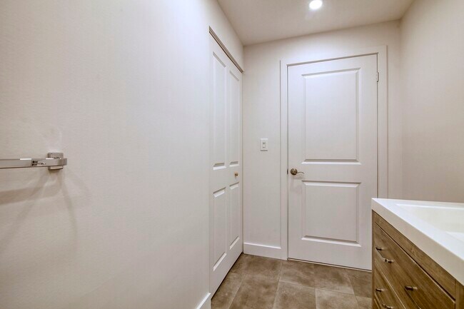 Photo du bâtiment - 2700 Rufus Rockhead