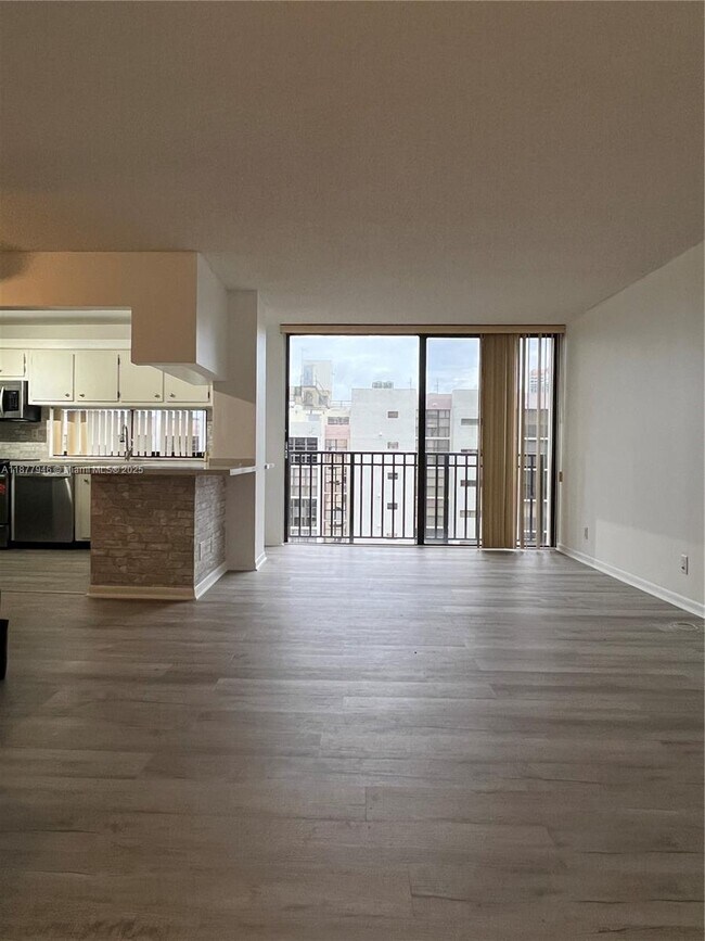 Foto del edificio - 16909 N Bay Rd