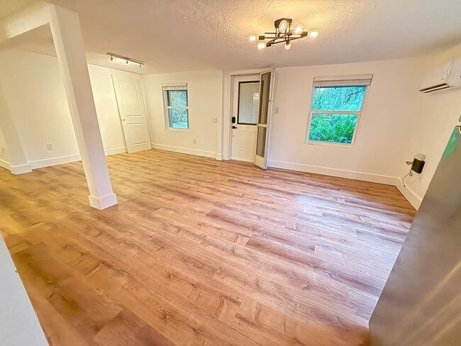 Sala de estar/comedor (vista alternativa) - 2795 Riverside Dr
