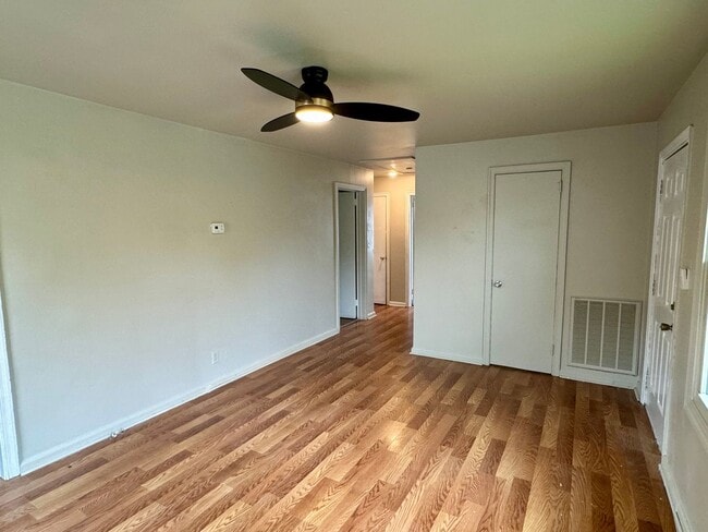 Building Photo - 3 Bedroom 1 Bath Home in High Point