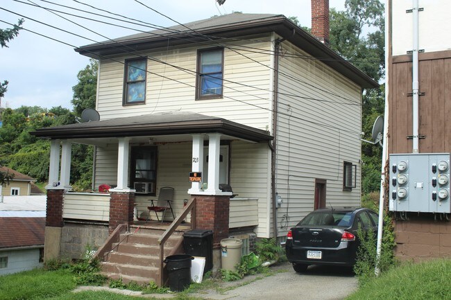 Foto del edificio - 703 & 705 McGowan Avenue