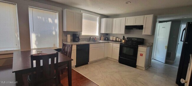 Foto del edificio - 133 Hopkins Blvd