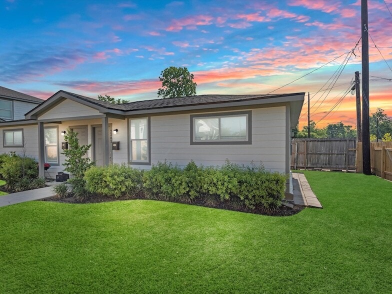 Primary Photo - 2202 Solo St