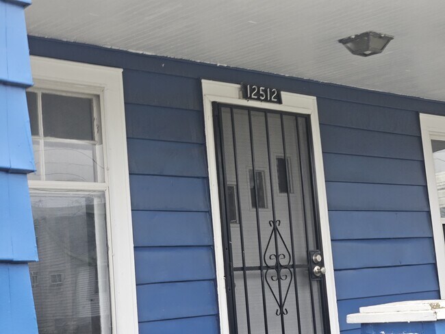 Foto del edificio - 12512 Revere Ave