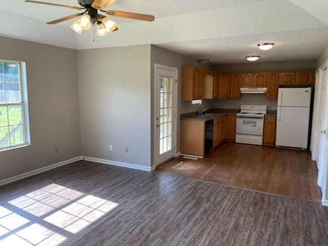 Foto del edificio - Charming 3 BD 2 BA Home!