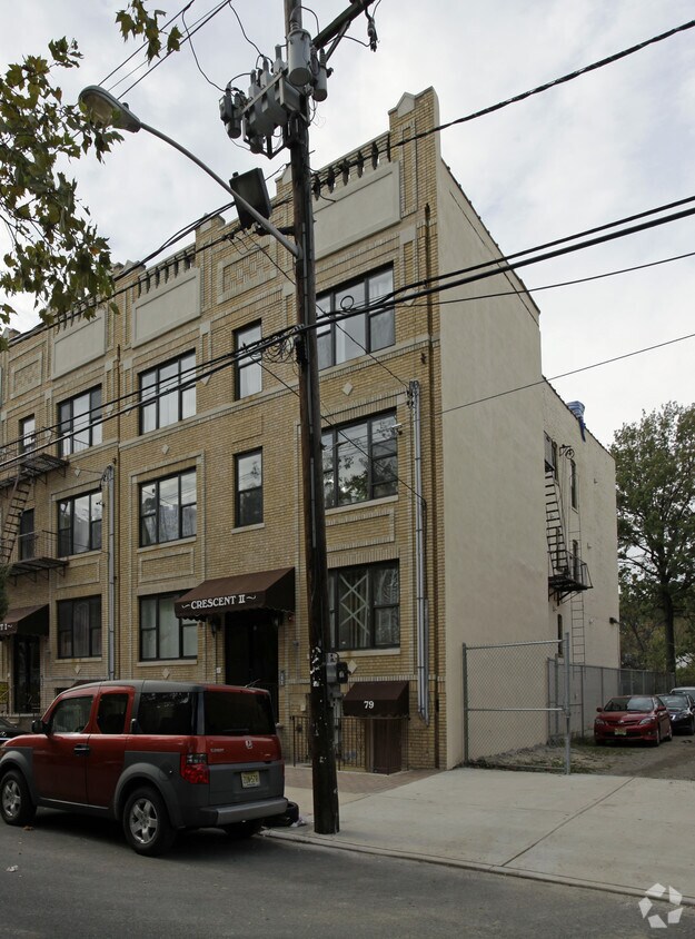 Building Photo - Crescent II