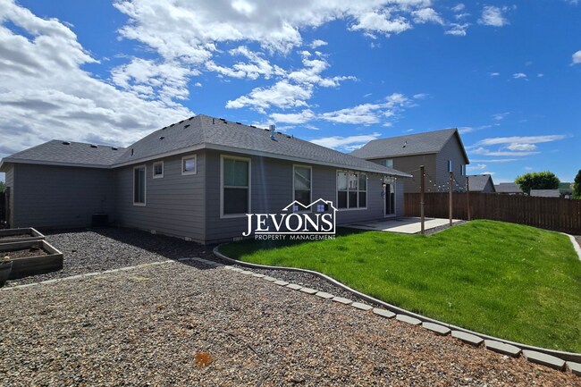 Building Photo - A charming and well-located single-family home in Yakima!