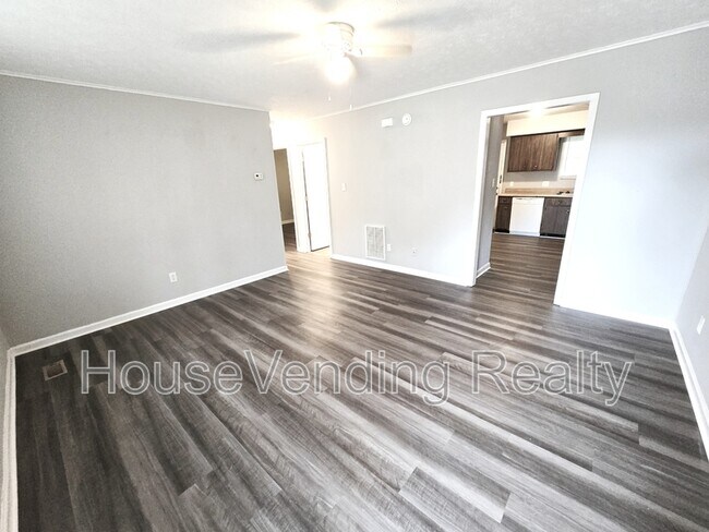 Foto del edificio - 1905 Meadowview Ln