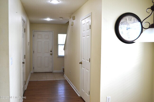 Building Photo - 800 Black Cherry Dr S