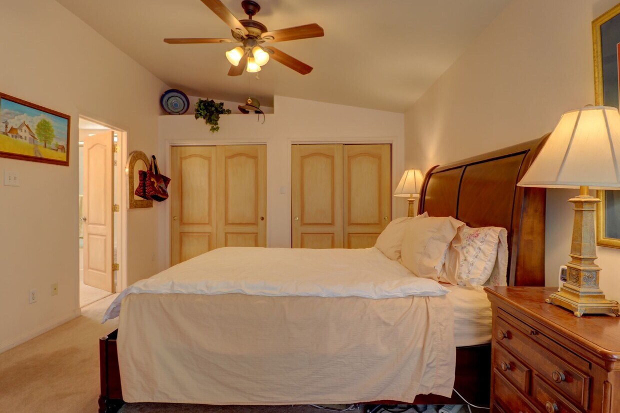 Foto principal - 701 Indian Hollow Rd