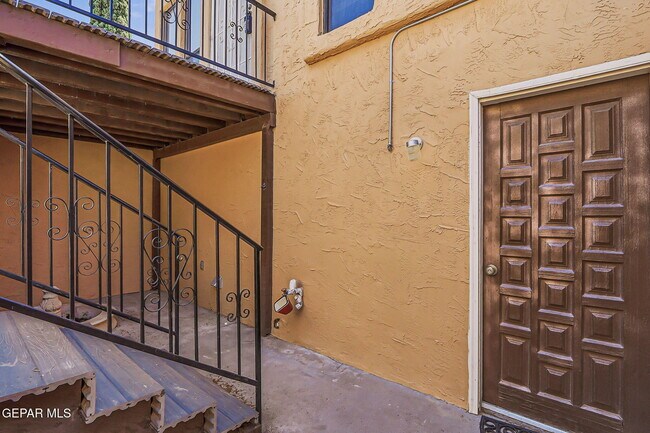 Building Photo - 10604 Springwood Dr