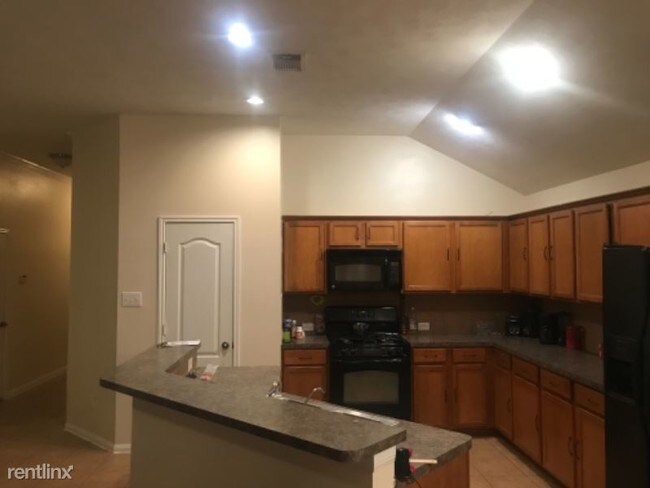 Foto del edificio - 3 br, 2 bath House - 15918 Hidden Crest Dr
