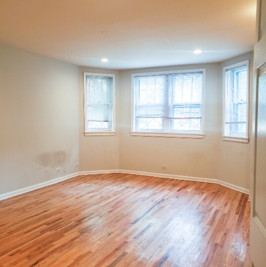 Building Photo - 1366 N Hoyne Ave