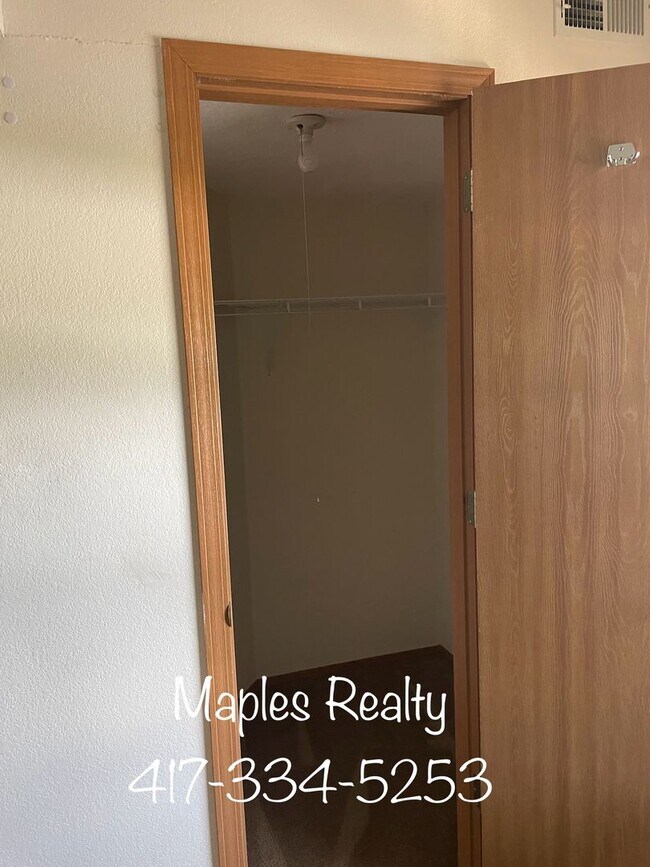 Building Photo - 2 Bed/2 Bath Unfurnished Penthouse Loft at...