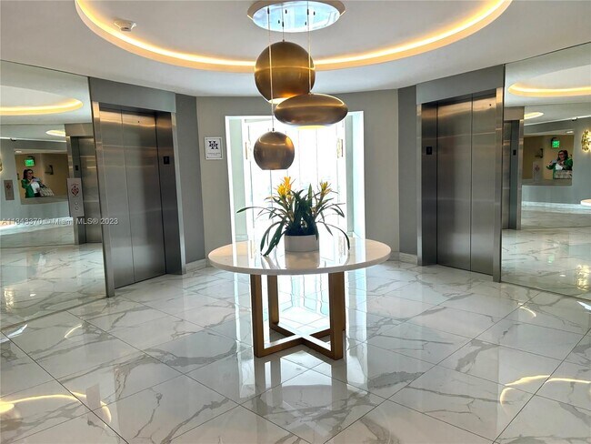 Building Photo - 10275 Collins Ave