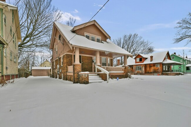 Building Photo - 890 E 143rd St