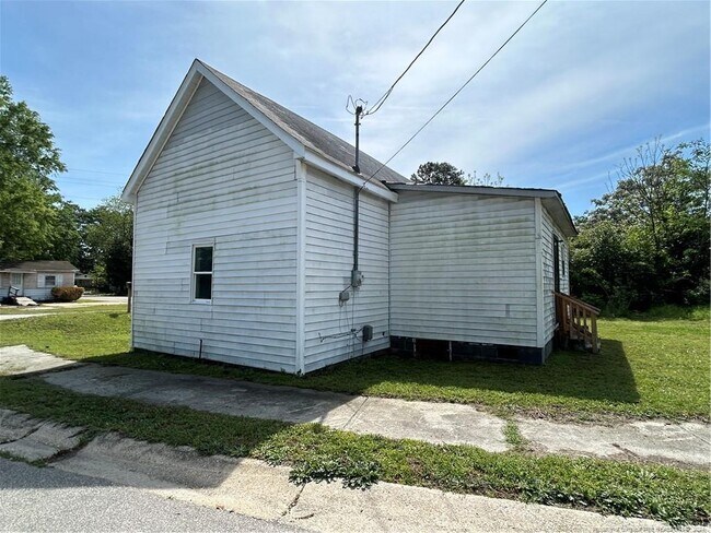 Building Photo - 400 Daniel McLeod Rd