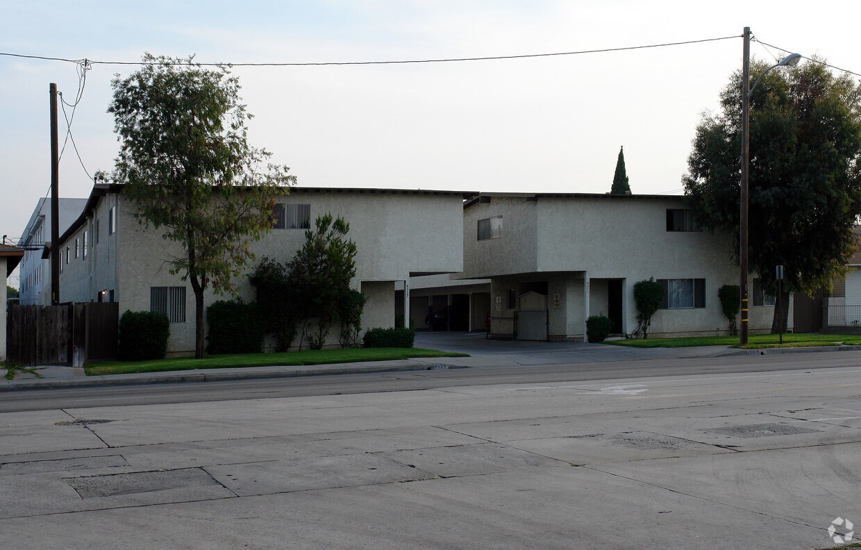 Foto del edificio - 4311-4317 W Rosecrans Ave
