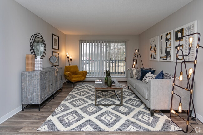 2BR, 2BA - 1,100 SF - Audenn Apartments