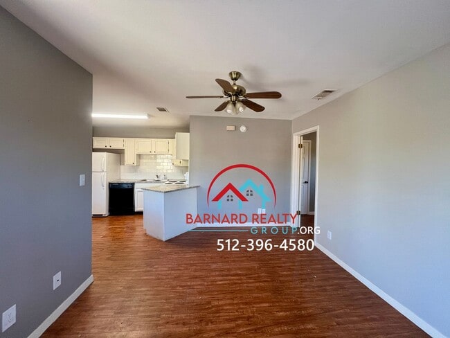 Building Photo - 1632 Post Rd