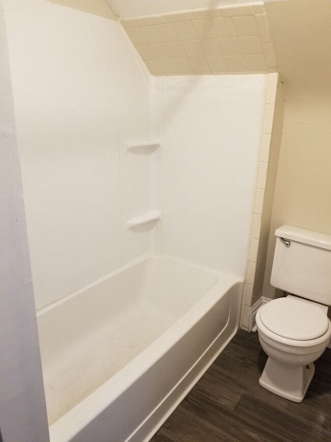 1302 S Floyd St Unit 5, Louisville, KY 40208 Apartments in