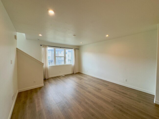 Building Photo - 442 S 900 W