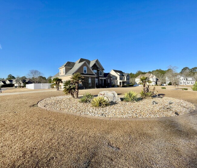 Building Photo - 4 Bed, 2 Bath Nest With Pool In Mariner's Pointe