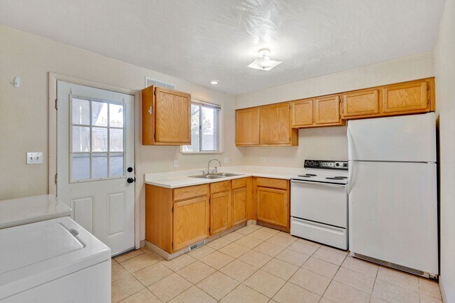 Foto del edificio - 2108 Applewood Rd