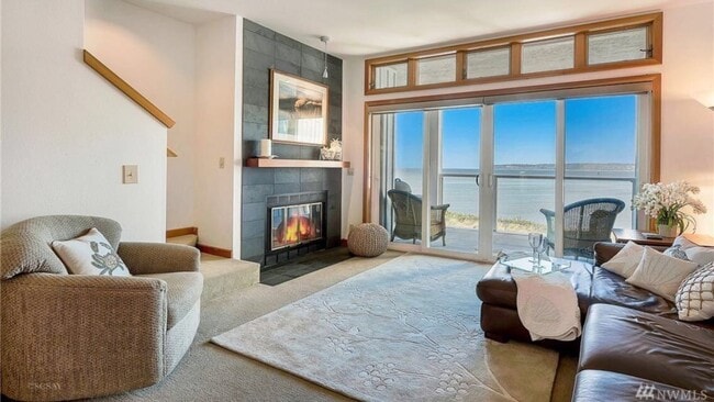 Building Photo - 9495 Semiahmoo Pky