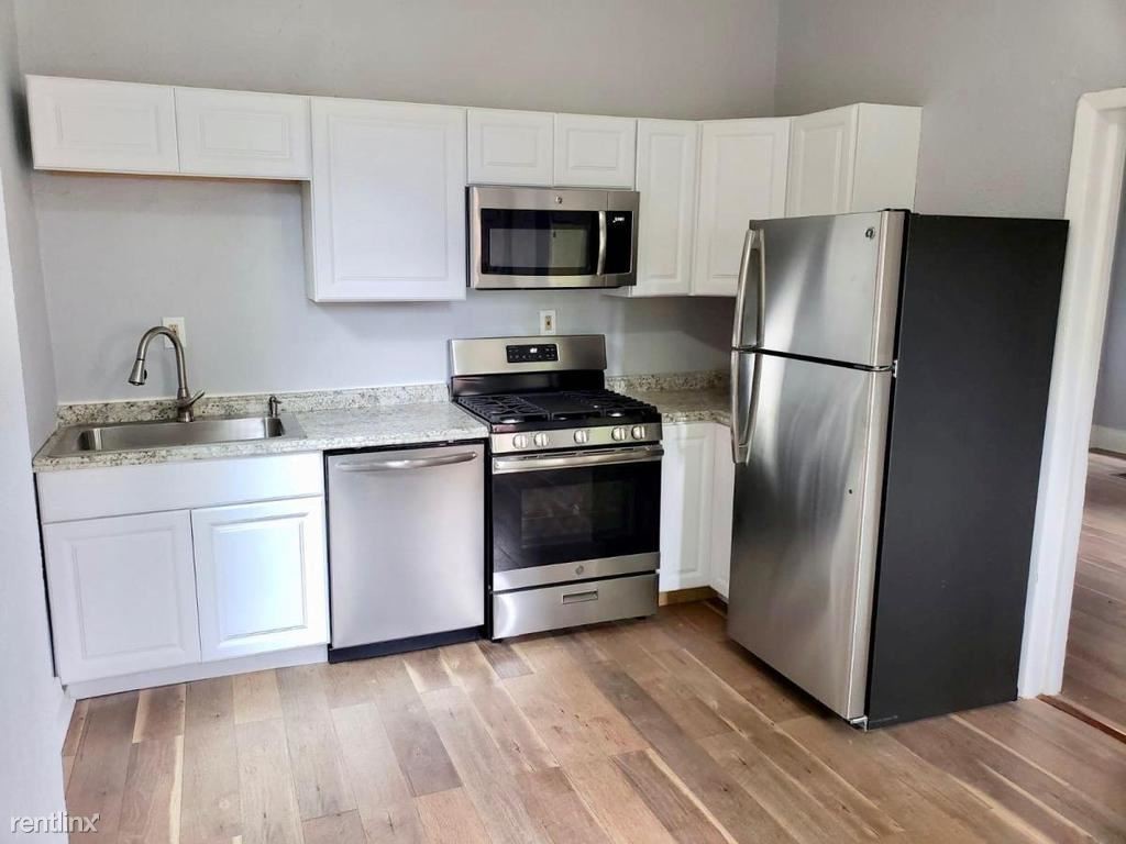 Primary Photo - 5 br, 3 bath House - 214 Franklin Ave