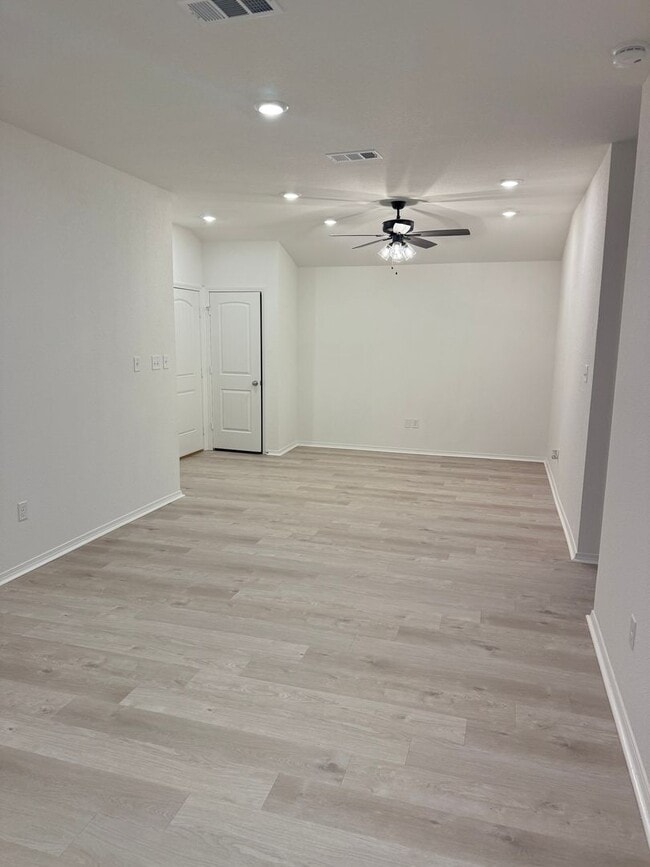 Building Photo - 88 Farmhouse Cir