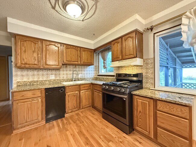 Foto del edificio - 208 Wallace Dr