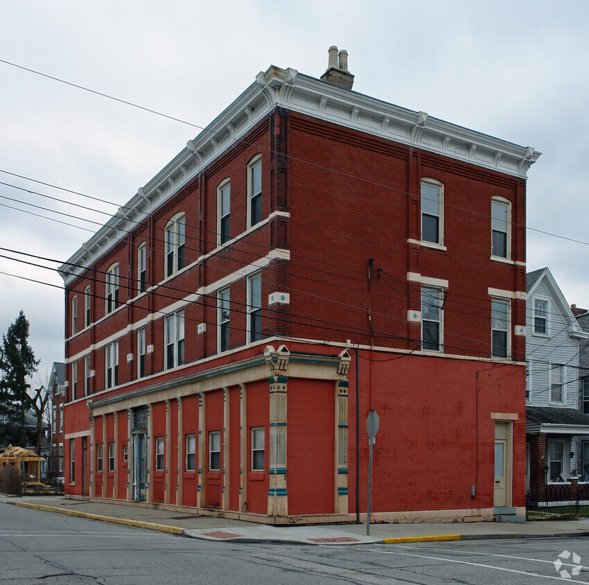 Primary Photo - 617 Poplar St