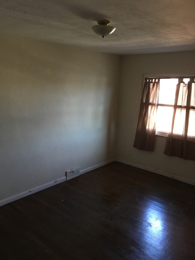 Building Photo - 543 Camden Rd
