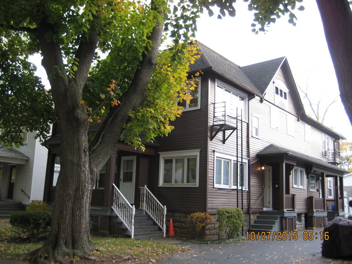 Primary Photo - 43 Brighton St