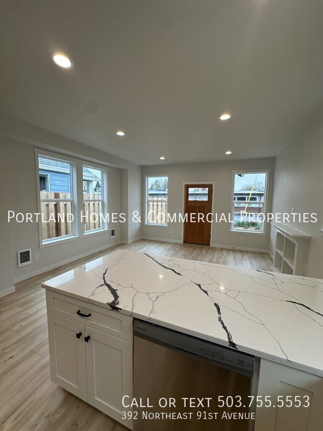Building Photo - 392 NE 91st Ave