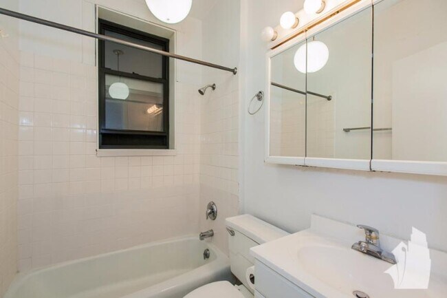 Foto del edificio - 2 bedroom in Chicago IL 60610