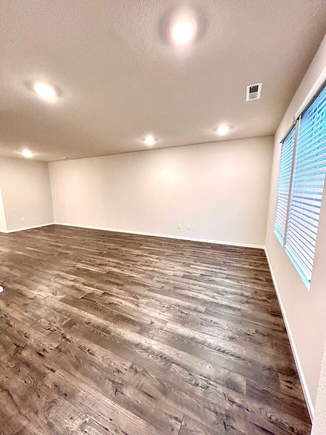 Building Photo - 10407 NE 119th Ave