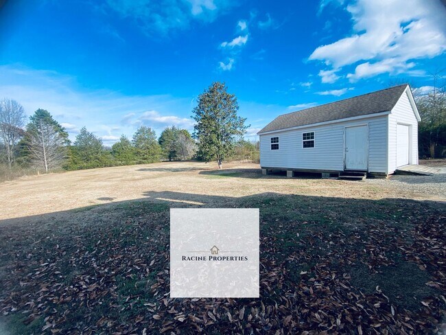 Foto del edificio - Welcome to your next home adventure in the charming town of Gray Court!