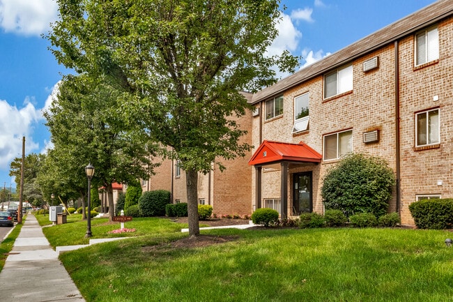 Building Photo - Pear Tree Court