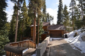 Building Photo - 921 High Point Dr