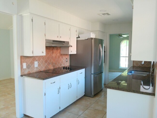 Building Photo - 1822 Volga Dr