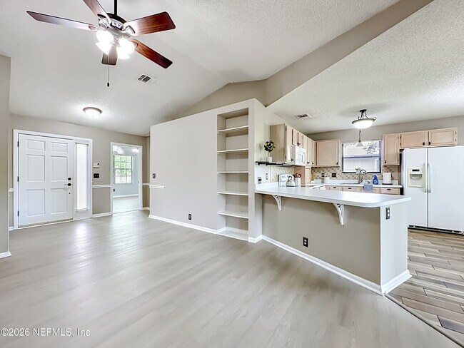 Foto del edificio - 341 Hickory Hollow Dr N