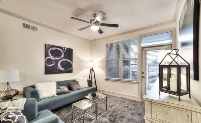 Building Photo - 1 bedroom in Houston TX 77011