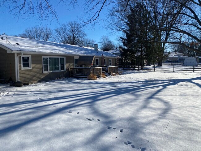 Building Photo - 6706 Bentley Ave