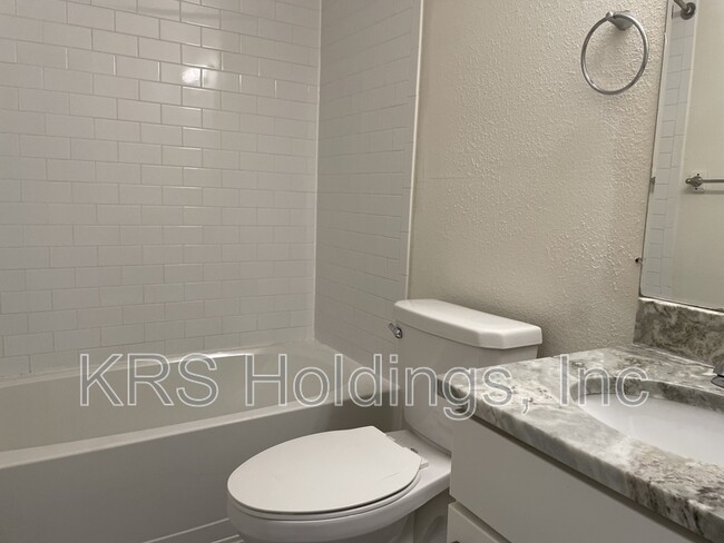 Foto del edificio - 946 W Ocean View Ave